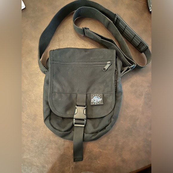 Eagle Creek Travel Gear Crossbody Bag in Black - Picture 1 of 9